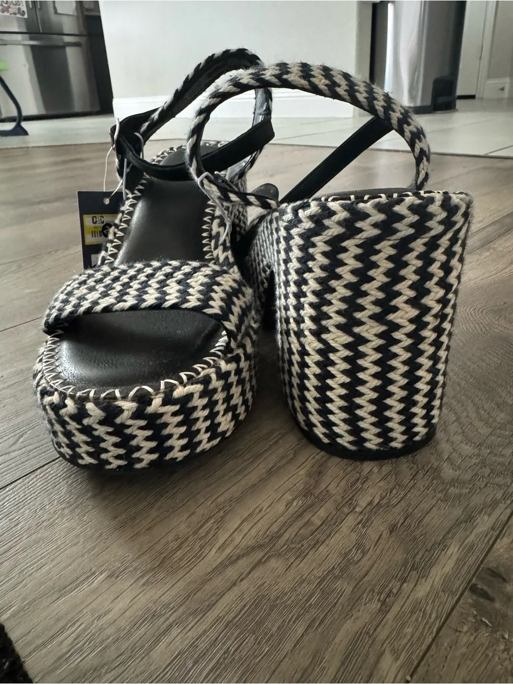 Universal Thread Black and White Woven Platform Sandals